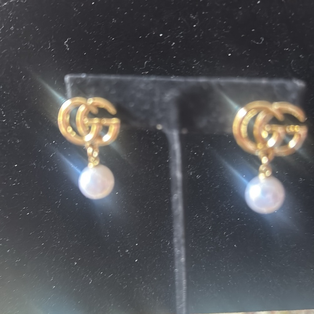 Gucci Gold tone Double G Earrings with White flex Pearl Drops - Picture 3 of 4